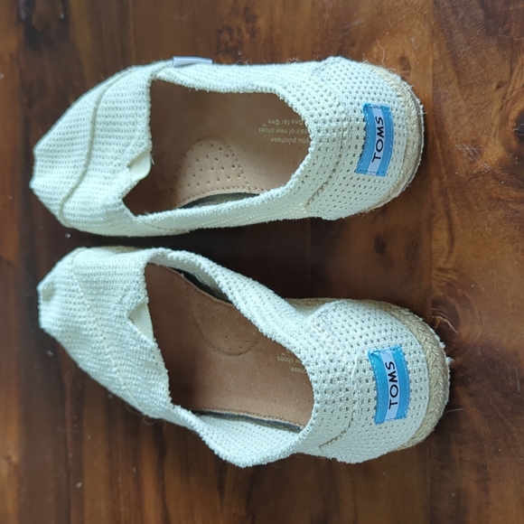 Beige burlap 8.5 Toms - unworn! - Picture 2 of 4